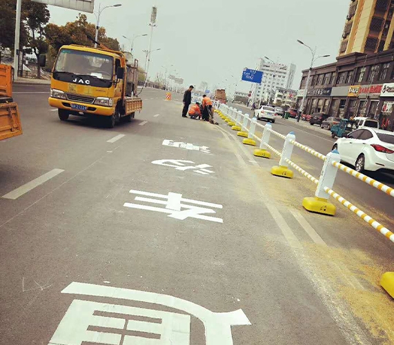 圍擋廠(chǎng)家-道路標(biāo)線(xiàn)
